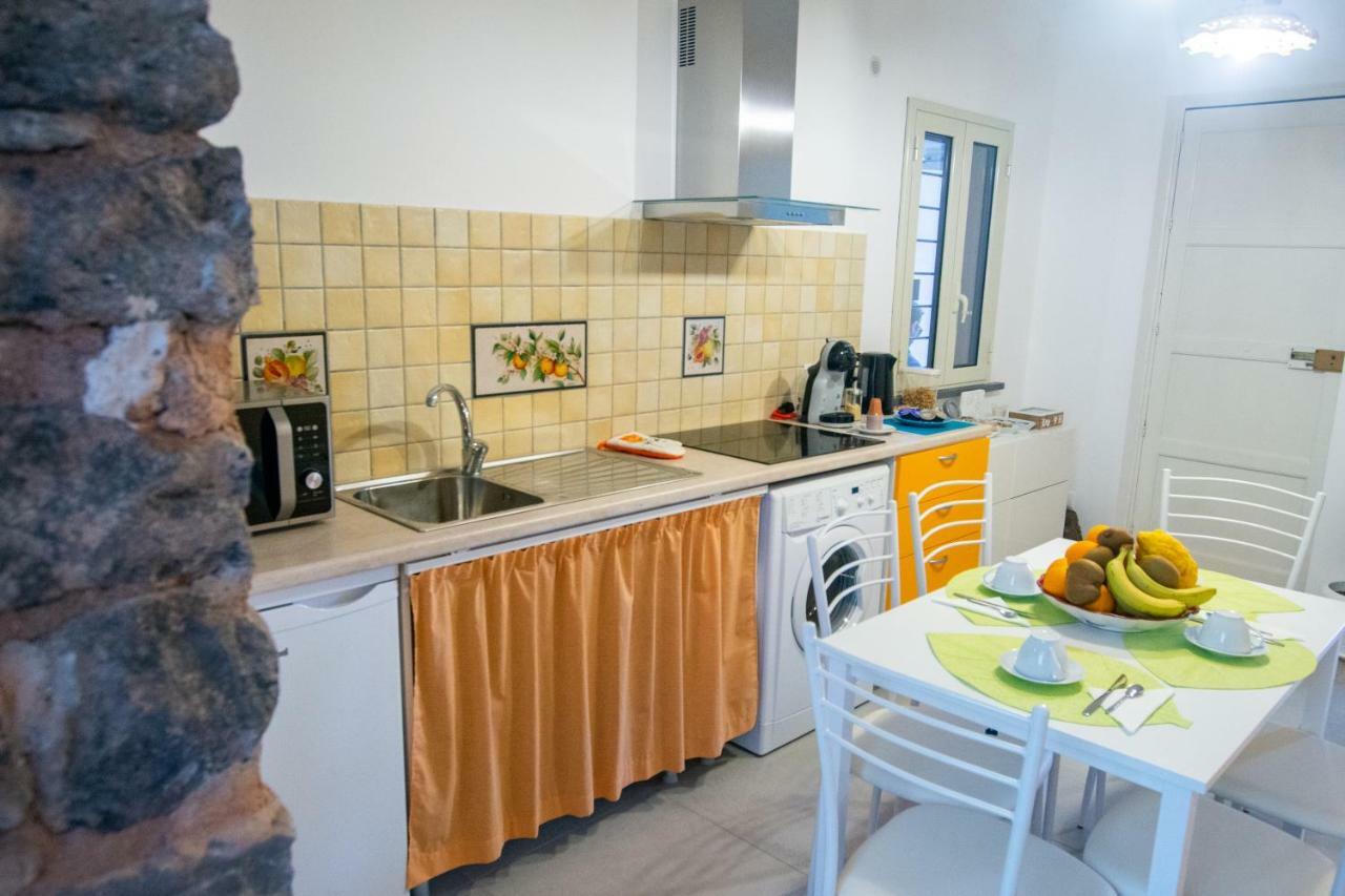 La Zagara Apartment Aci Castello Luaran gambar